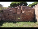 04308 ostia - regio i - insula viii - caseggiato (i,viii,8) - li raum - westwand - 09-2022.jpg